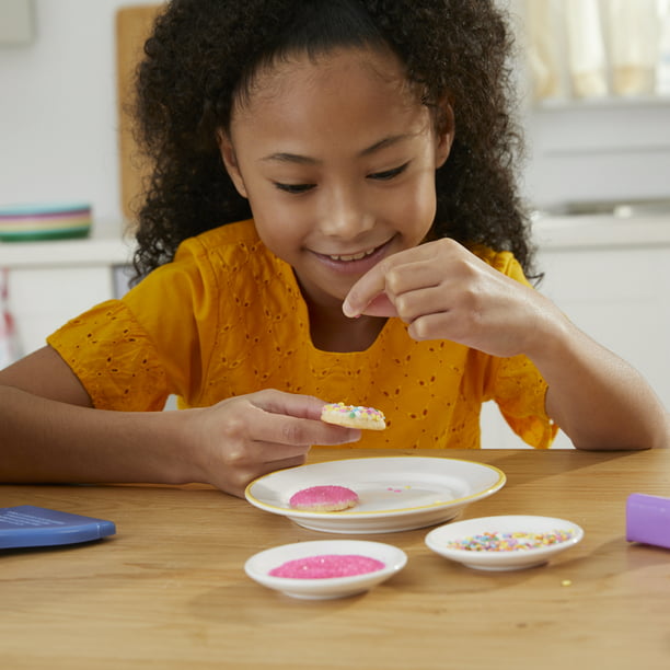 Easy-Bake Ultimate Oven Creative Baking Toy