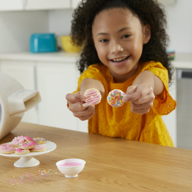 Easy-Bake Ultimate Oven Creative Baking Toy